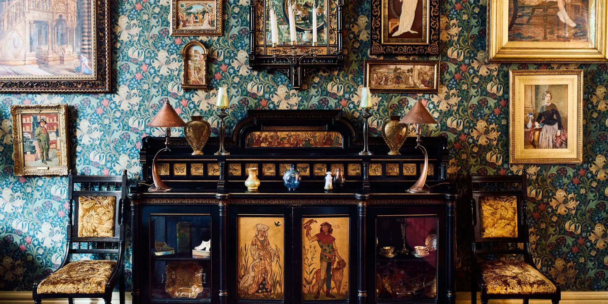 Buy, sell & consign decorative arts at auction in Edinburgh, London, Glasgow and online